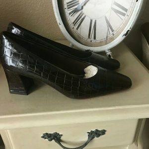 Women's shoes